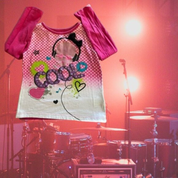 Pretty Appliqué Graphic Headphone Music Top - Picture 1 of 7